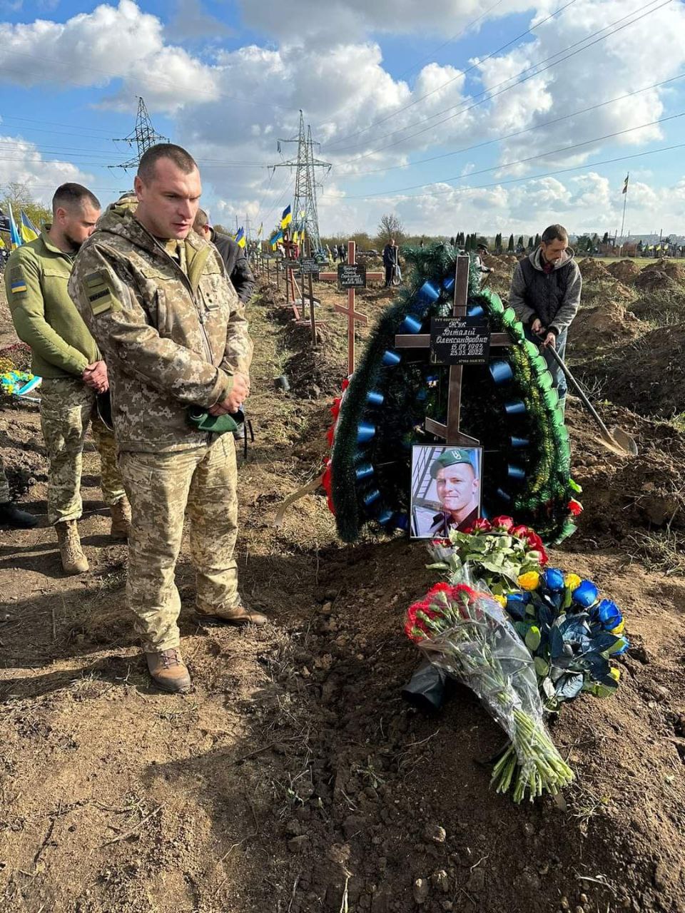 В Днепре проводили в последний путь бойца пограничного отряда с Луганщины